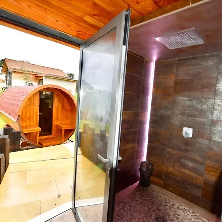 L'oree Du Bois Du Domaine Des Hauts De Rouquette Holiday home Eymet